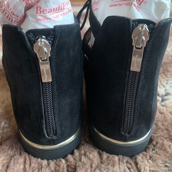 BeautifFeel Yuli Suede Gladiator Black Sandals - Picture 6 of 13